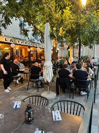 Les restaurants appartenant aux pêcheurs Les restaurants appartenant aux pêcheurs