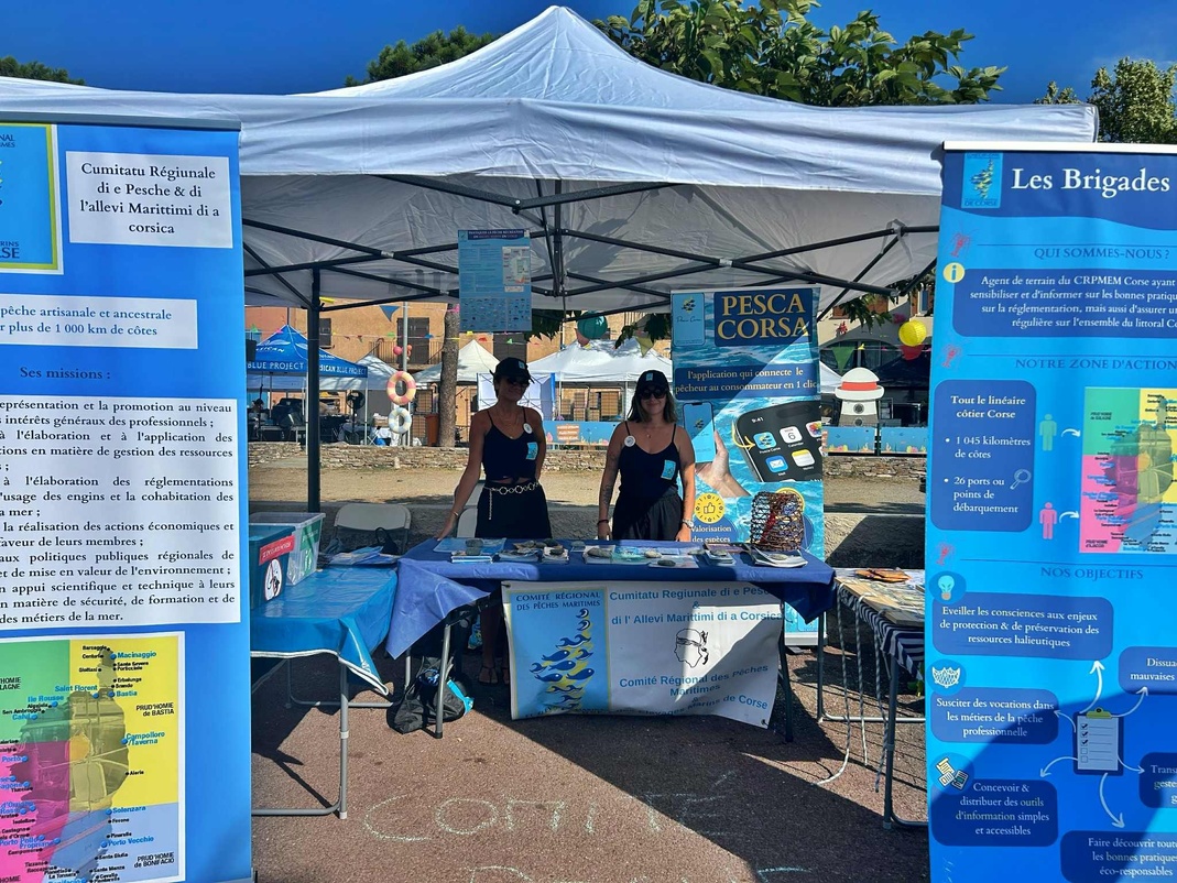Le stand des Brigades Bleues Le stand des Brigades Bleues