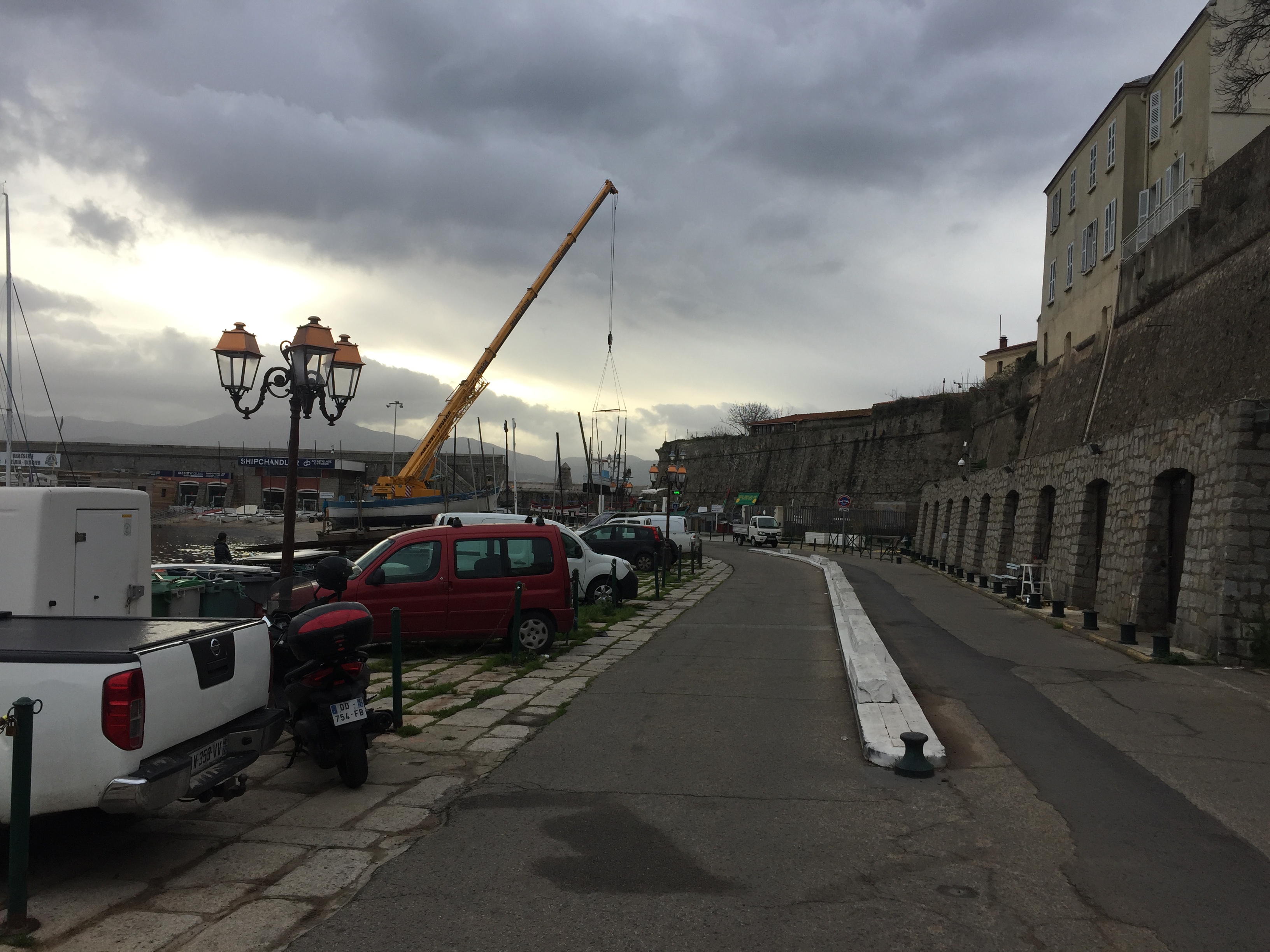 les bateaux font faire peau neuve pour un remise à l'eau prévu le 05 mars 2018